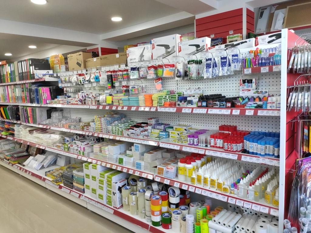 магазин канцтовары каталог. канцелярские принадлежности. магазин канцтовары каталог. магазин канцтовары каталог. выкладка канцелярских товаров.